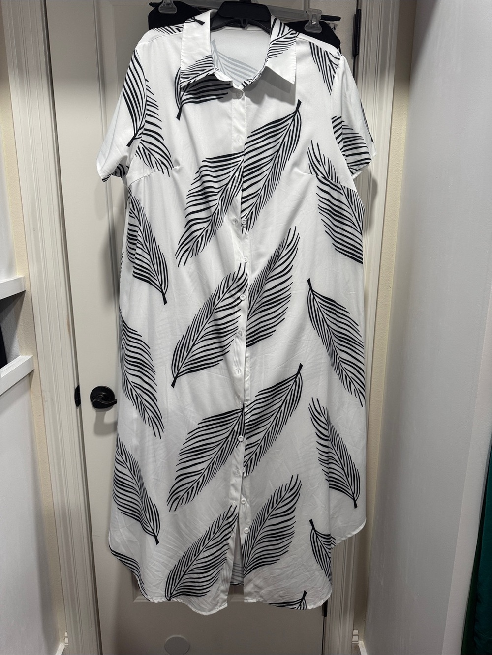 SHEIN White Maxi Shirt Dress with Black Leaf Print